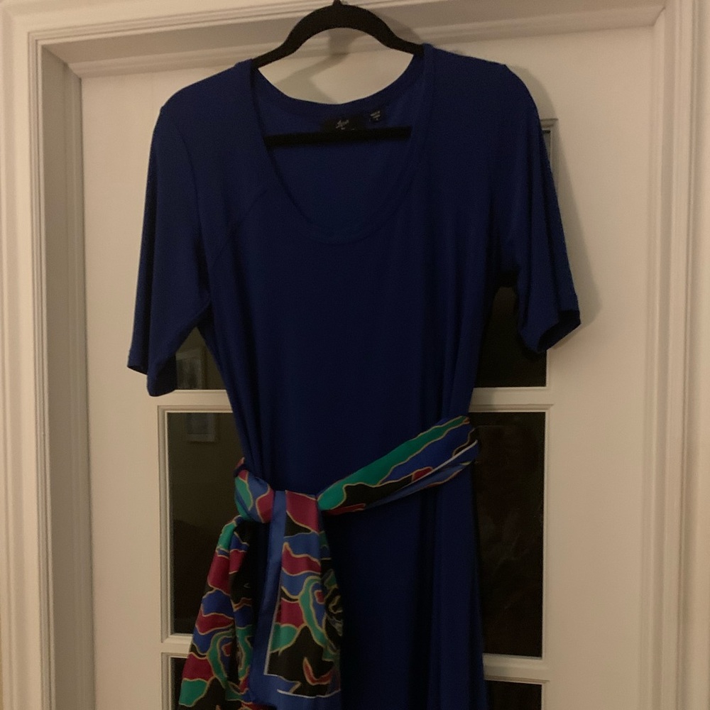 COPY - Nina Leonard with colorful scarf L